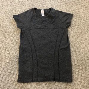 GIRLS LULULEMON SHORT SLEEVE